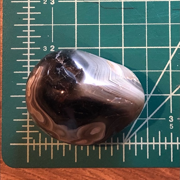 Dark gemstone Botswana agate large palm stone 2' x 2.5' - Picture 3 of 4